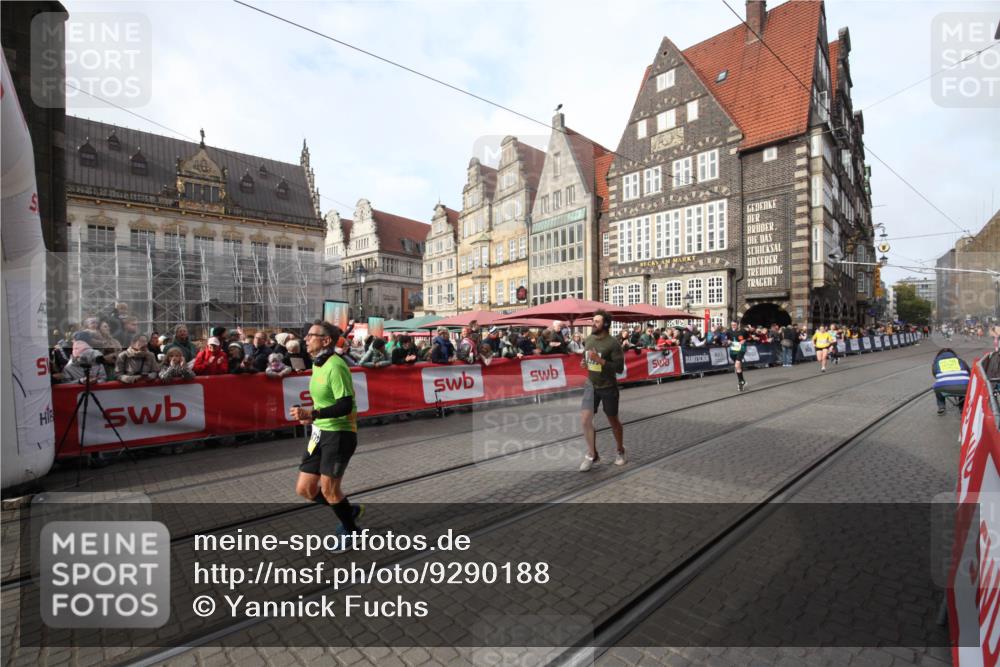 05.10.2025 - 20. swb-Marathon Bremen Yannick Fuchs http://msf.ph/oto/9290188 05.10.2025 10:48:39 Ziel 9385, 9406, 9478, 10303, 11096 meine-sportfotos.de