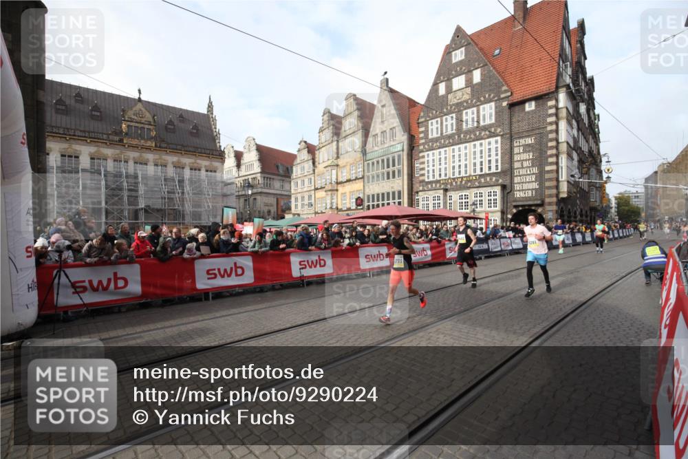 05.10.2025 - 20. swb-Marathon Bremen Yannick Fuchs http://msf.ph/oto/9290224 05.10.2025 10:48:51 Ziel 9261, 9482, 9674, 10799 meine-sportfotos.de
