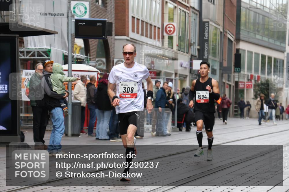 05.10.2025 - 20. swb-Marathon Bremen Strokosch-Dieckow http://msf.ph/oto/9290237 05.10.2025 12:35:09 Ziel 308, 1994, 308, 1994 meine-sportfotos.de