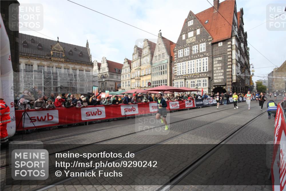 05.10.2025 - 20. swb-Marathon Bremen Yannick Fuchs http://msf.ph/oto/9290242 05.10.2025 10:48:58 Ziel 7414, 9255, 9583, 10047, 10877, 11248 meine-sportfotos.de