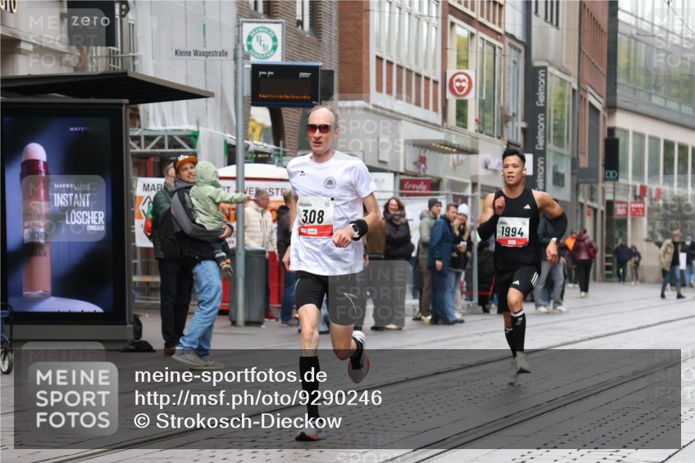 05.10.2025 - 20. swb-Marathon Bremen Strokosch-Dieckow http://msf.ph/oto/9290246 05.10.2025 12:35:10 Ziel 308, 1994, 308, 1994 meine-sportfotos.de