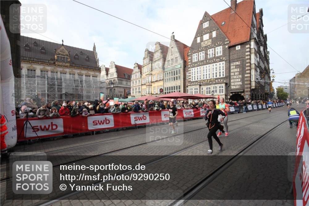 05.10.2025 - 20. swb-Marathon Bremen Yannick Fuchs http://msf.ph/oto/9290250 05.10.2025 10:49:00 Ziel 9255, 9583, 10877, 10973, 11248 meine-sportfotos.de