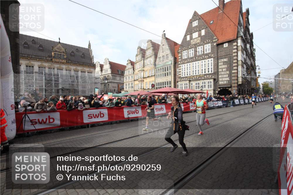 05.10.2025 - 20. swb-Marathon Bremen Yannick Fuchs http://msf.ph/oto/9290259 05.10.2025 10:49:01 Ziel 9255, 9583, 10877, 10973, 11248 meine-sportfotos.de