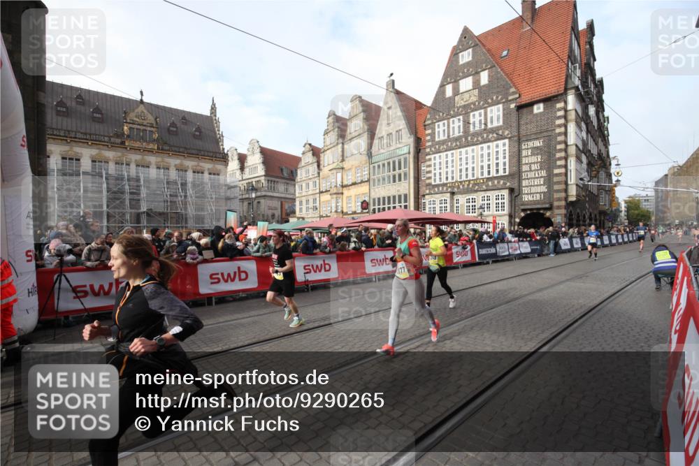 05.10.2025 - 20. swb-Marathon Bremen Yannick Fuchs http://msf.ph/oto/9290265 05.10.2025 10:49:01 Ziel 9255, 9583, 10877, 10973, 11248 meine-sportfotos.de