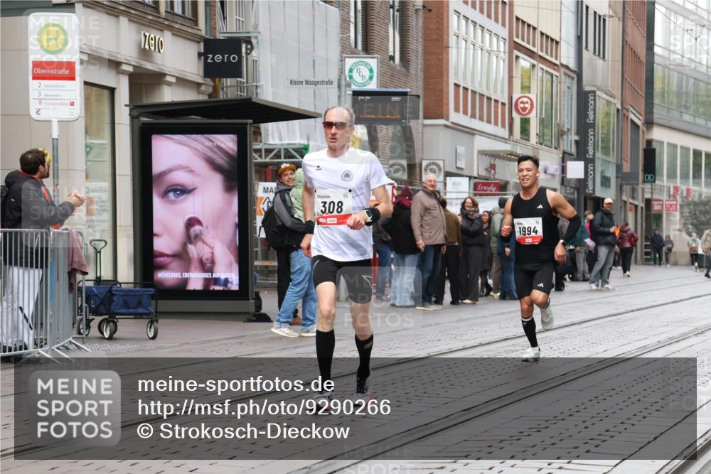 05.10.2025 - 20. swb-Marathon Bremen Strokosch-Dieckow http://msf.ph/oto/9290266 05.10.2025 12:35:10 Ziel 308, 1994, 308, 1994 meine-sportfotos.de