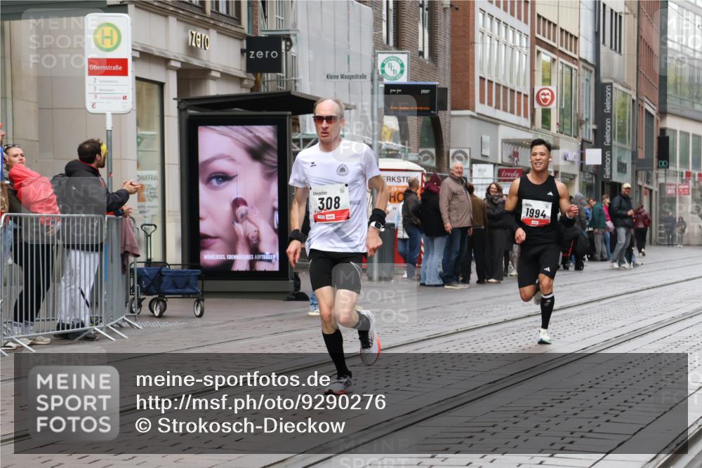 05.10.2025 - 20. swb-Marathon Bremen Strokosch-Dieckow http://msf.ph/oto/9290276 05.10.2025 12:35:11 Ziel 308, 1994, 308, 1994 meine-sportfotos.de