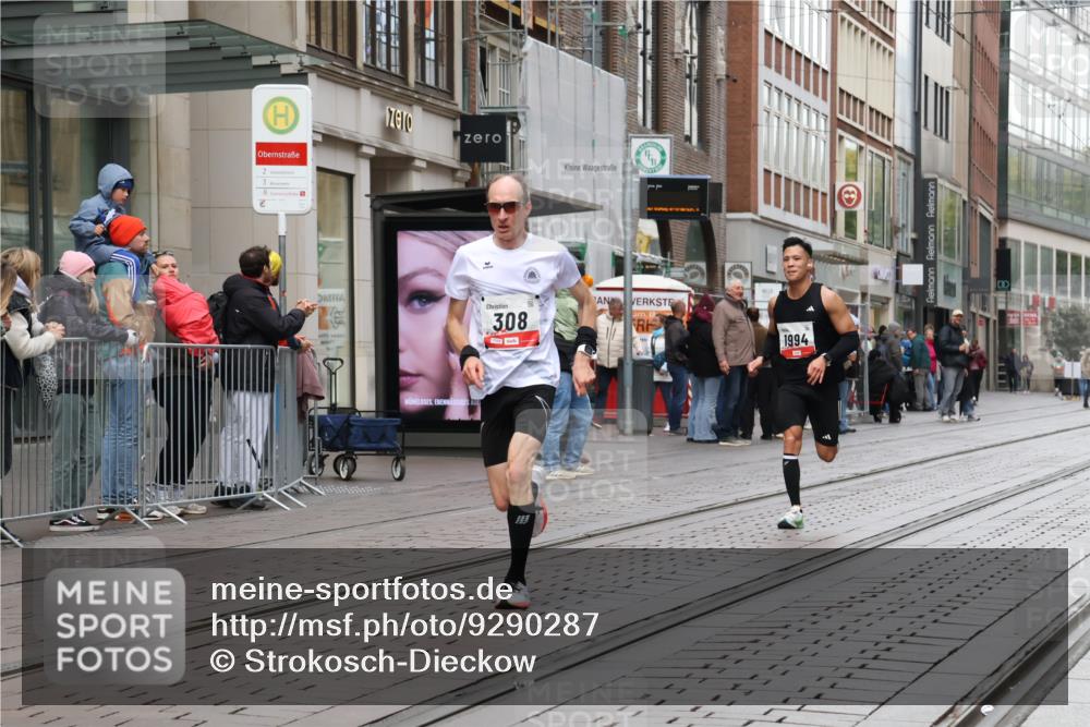 05.10.2025 - 20. swb-Marathon Bremen Strokosch-Dieckow http://msf.ph/oto/9290287 05.10.2025 12:35:11 Ziel 308, 1994, 308, 1994 meine-sportfotos.de