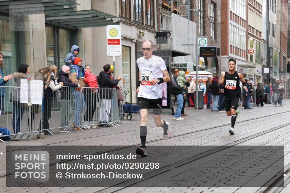 05.10.2025 - 20. swb-Marathon Bremen Strokosch-Dieckow http://msf.ph/oto/9290298 05.10.2025 12:35:11 Ziel 308, 1994, 308, 1994 meine-sportfotos.de