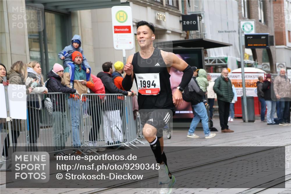 05.10.2025 - 20. swb-Marathon Bremen Strokosch-Dieckow http://msf.ph/oto/9290345 05.10.2025 12:35:13 Ziel 308, 1994, 308, 1994 meine-sportfotos.de