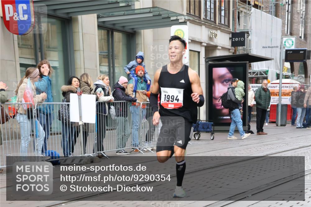 05.10.2025 - 20. swb-Marathon Bremen Strokosch-Dieckow http://msf.ph/oto/9290354 05.10.2025 12:35:13 Ziel 308, 1994, 308, 1994 meine-sportfotos.de