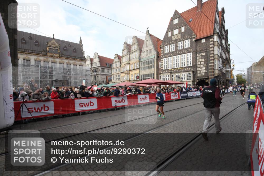 05.10.2025 - 20. swb-Marathon Bremen Yannick Fuchs http://msf.ph/oto/9290372 05.10.2025 10:49:24 Ziel 9206, 9708, 10715, 10735, 11598 meine-sportfotos.de