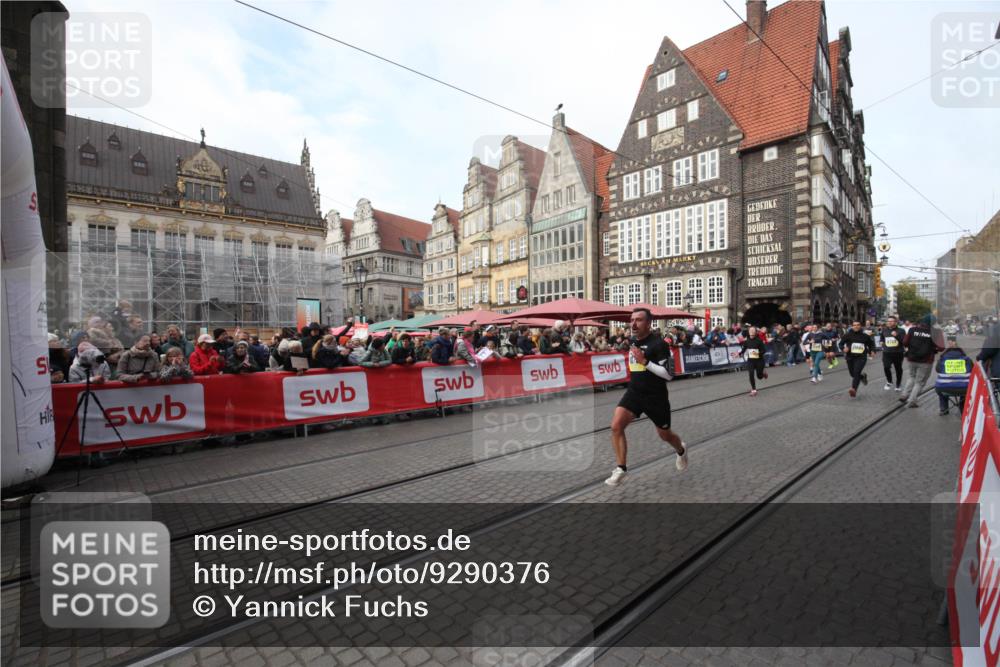 05.10.2025 - 20. swb-Marathon Bremen Yannick Fuchs http://msf.ph/oto/9290376 05.10.2025 10:49:26 Ziel 9206, 9435, 9708, 10118, 10519, 10735, 11319, 11598, 11672 meine-sportfotos.de