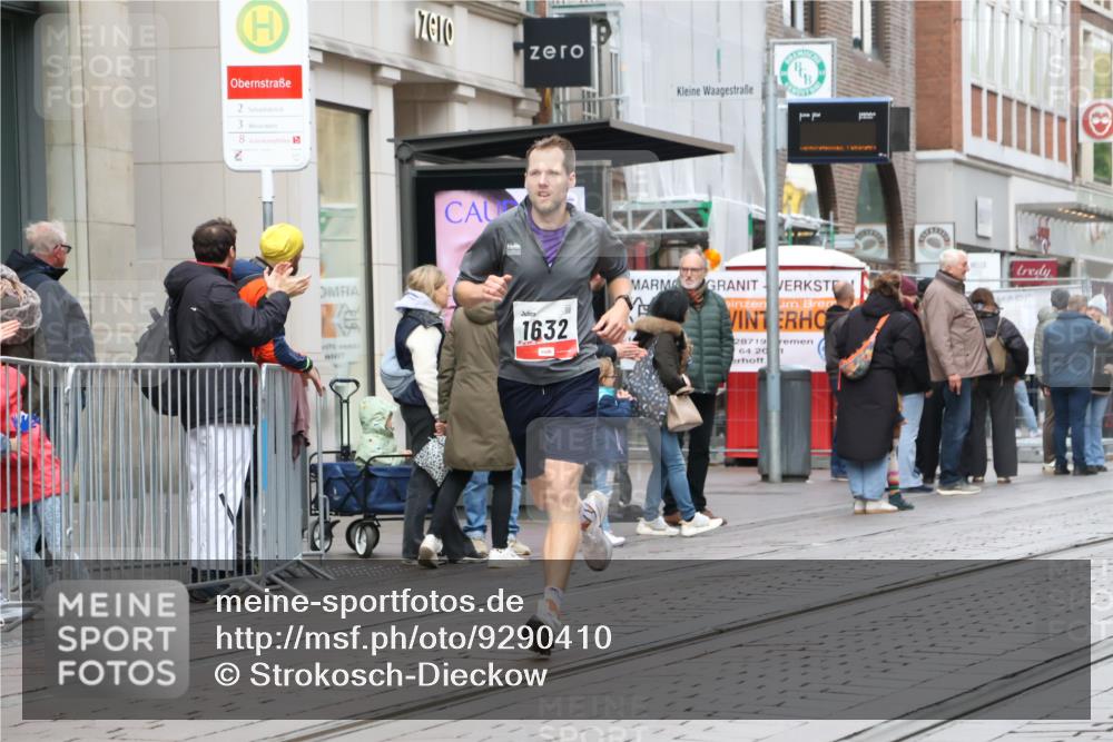 05.10.2025 - 20. swb-Marathon Bremen Strokosch-Dieckow http://msf.ph/oto/9290410 05.10.2025 12:36:18 Ziel 1632, 1632 meine-sportfotos.de
