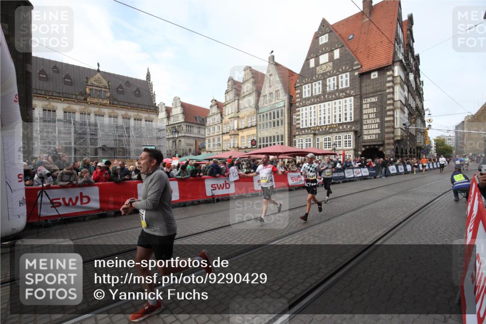 05.10.2025 - 20. swb-Marathon Bremen Yannick Fuchs http://msf.ph/oto/9290429 05.10.2025 10:49:33 Ziel 9233, 9555, 10381, 10673, 11487 meine-sportfotos.de