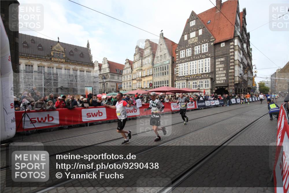 05.10.2025 - 20. swb-Marathon Bremen Yannick Fuchs http://msf.ph/oto/9290438 05.10.2025 10:49:34 Ziel 9233, 9626, 9627, 10381, 10888, 11487, 11579 meine-sportfotos.de