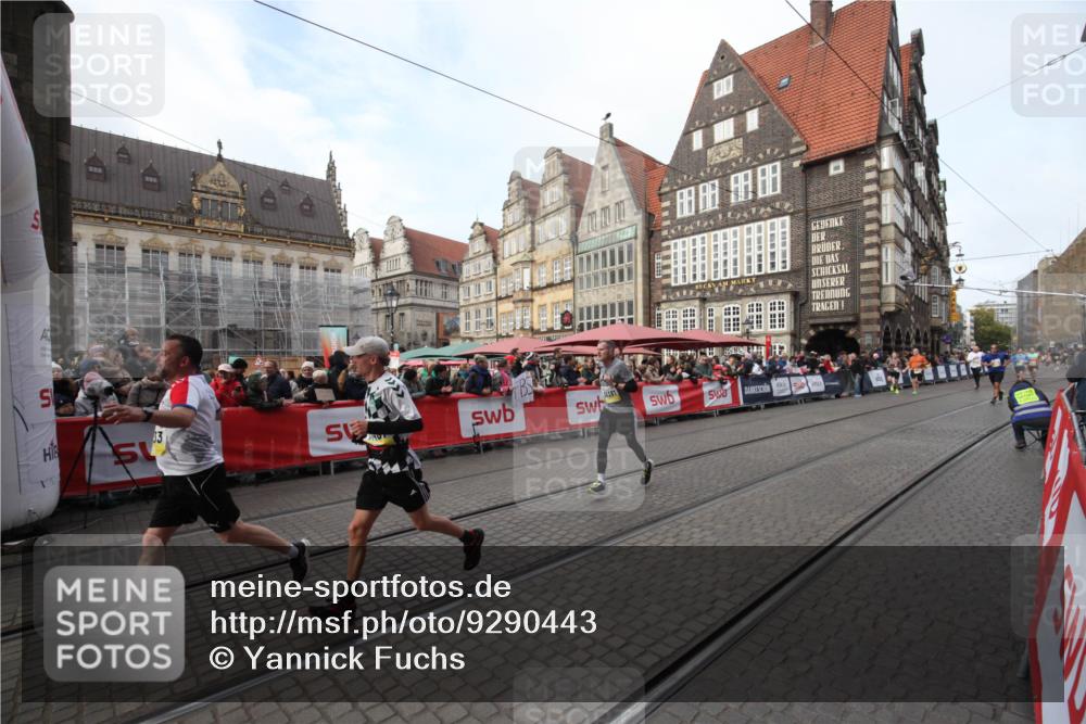 05.10.2025 - 20. swb-Marathon Bremen Yannick Fuchs http://msf.ph/oto/9290443 05.10.2025 10:49:34 Ziel 9233, 9626, 9627, 10381, 10888, 11487, 11579 meine-sportfotos.de