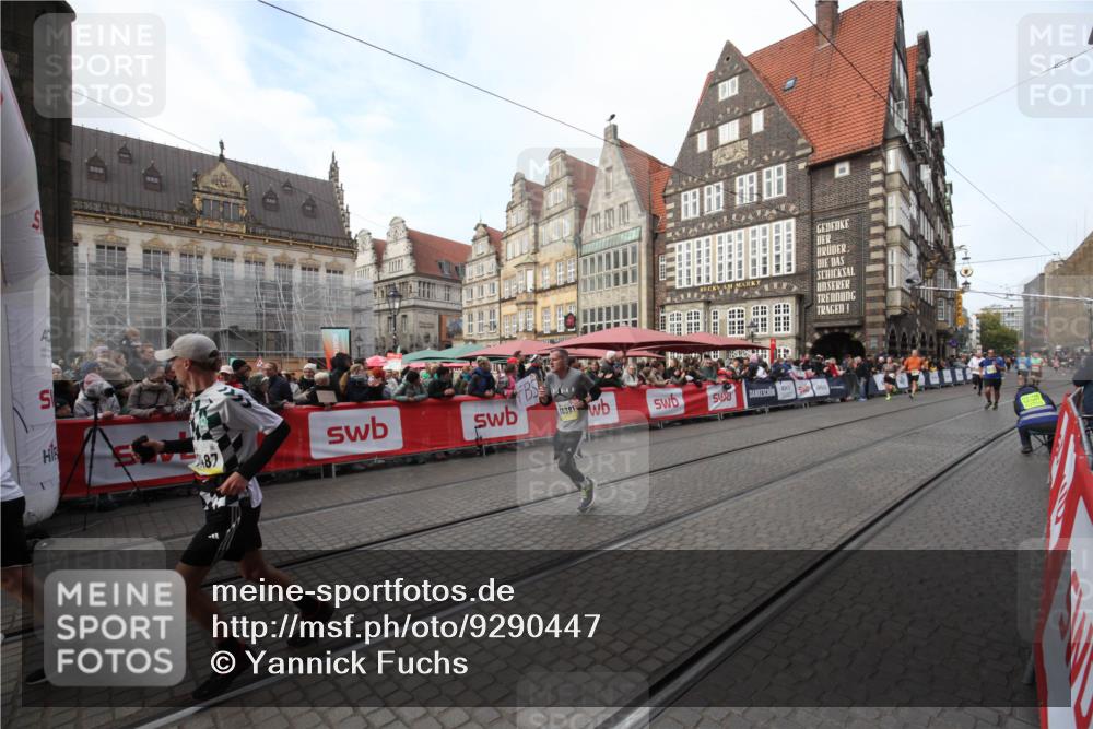 05.10.2025 - 20. swb-Marathon Bremen Yannick Fuchs http://msf.ph/oto/9290447 05.10.2025 10:49:34 Ziel 9233, 9626, 9627, 10381, 10888, 11487, 11579 meine-sportfotos.de