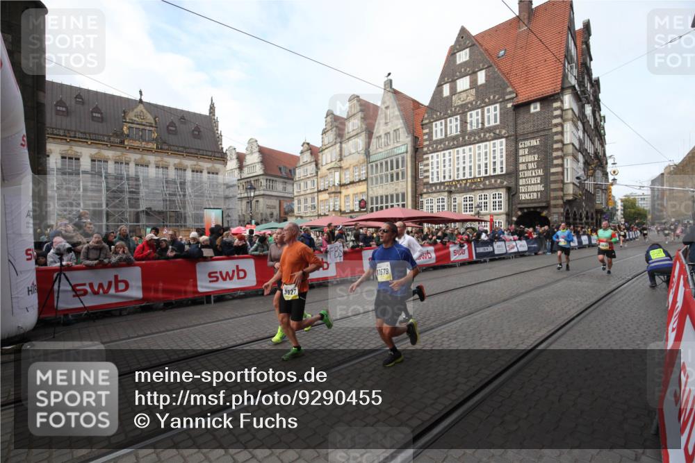 05.10.2025 - 20. swb-Marathon Bremen Yannick Fuchs http://msf.ph/oto/9290455 05.10.2025 10:49:39 Ziel 9626, 9627, 10636, 10712, 10888, 11579 meine-sportfotos.de