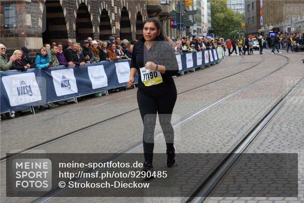 05.10.2025 - 20. swb-Marathon Bremen Strokosch-Dieckow http://msf.ph/oto/9290485 05.10.2025 11:24:19 Ziel 9733, 11190 meine-sportfotos.de