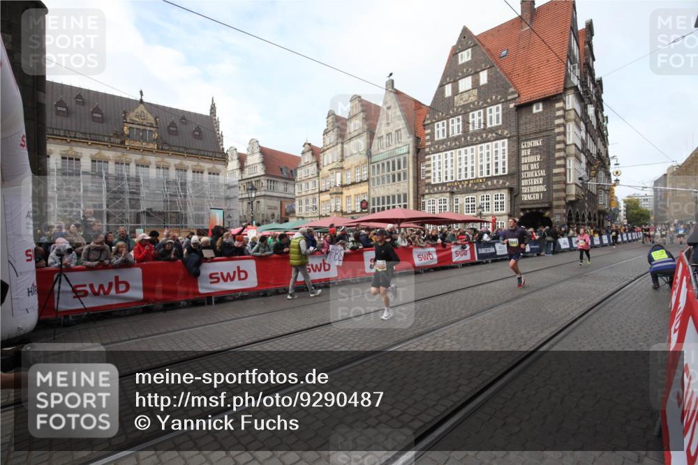 05.10.2025 - 20. swb-Marathon Bremen Yannick Fuchs http://msf.ph/oto/9290487 05.10.2025 10:49:47 Ziel 9452, 10726, 10873, 11692 meine-sportfotos.de