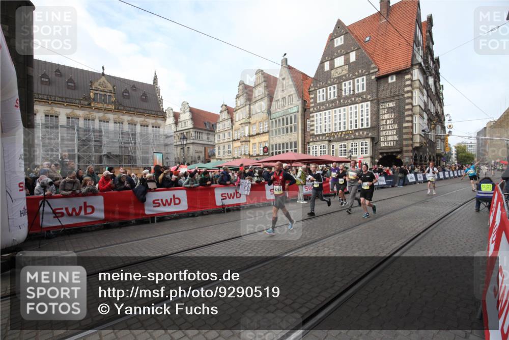 05.10.2025 - 20. swb-Marathon Bremen Yannick Fuchs http://msf.ph/oto/9290519 05.10.2025 10:49:55 Ziel 9218, 9369, 9696, 9761, 9889, 10159, 10346, 11091, 11749 meine-sportfotos.de
