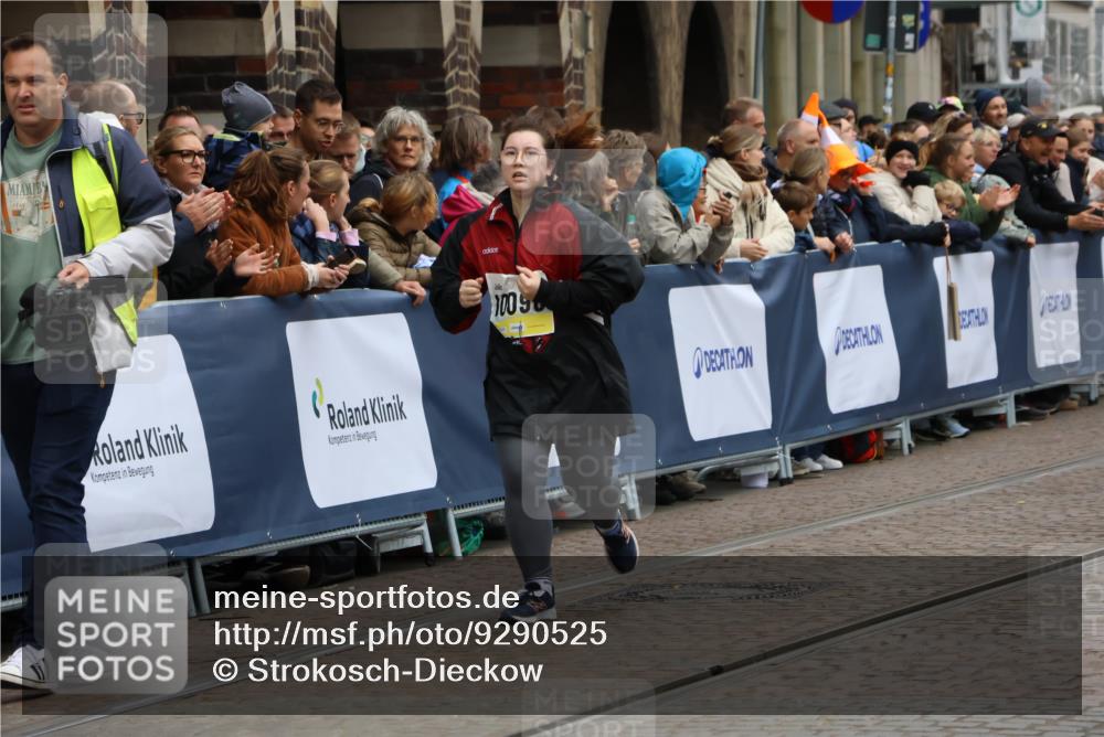 05.10.2025 - 20. swb-Marathon Bremen Strokosch-Dieckow http://msf.ph/oto/9290525 05.10.2025 11:24:53 Ziel 10096 meine-sportfotos.de