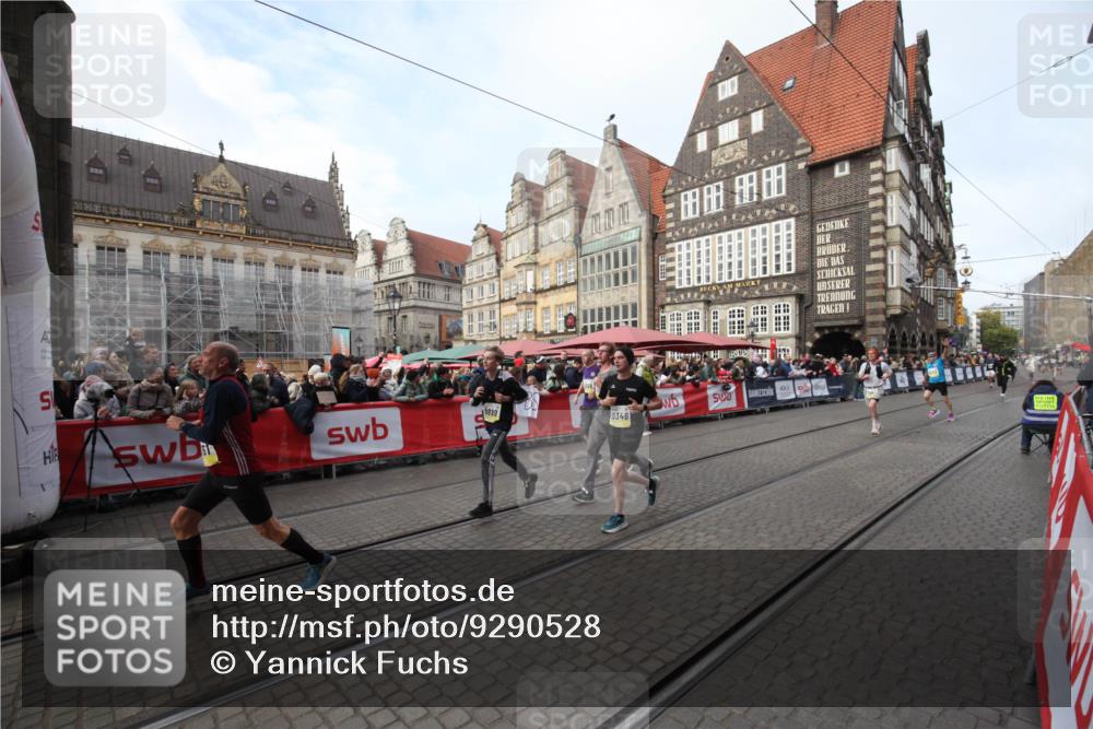 05.10.2025 - 20. swb-Marathon Bremen Yannick Fuchs http://msf.ph/oto/9290528 05.10.2025 10:49:56 Ziel 9369, 9696, 9761, 9889, 10159, 10346, 11091, 11749 meine-sportfotos.de