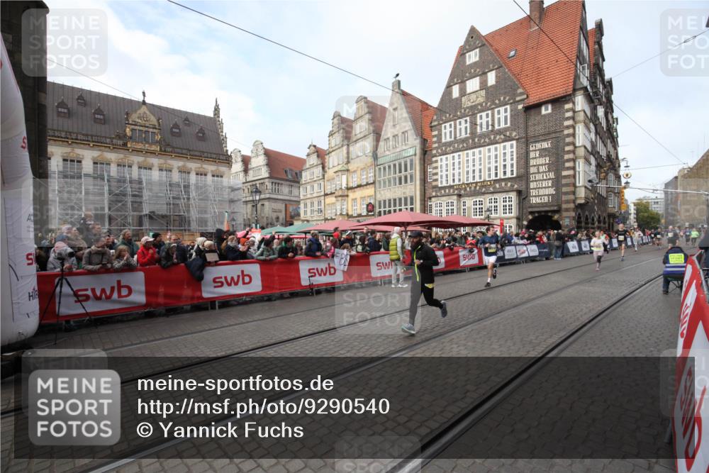 05.10.2025 - 20. swb-Marathon Bremen Yannick Fuchs http://msf.ph/oto/9290540 05.10.2025 10:50:01 Ziel 9693, 9803, 10543, 10946, 11642 meine-sportfotos.de