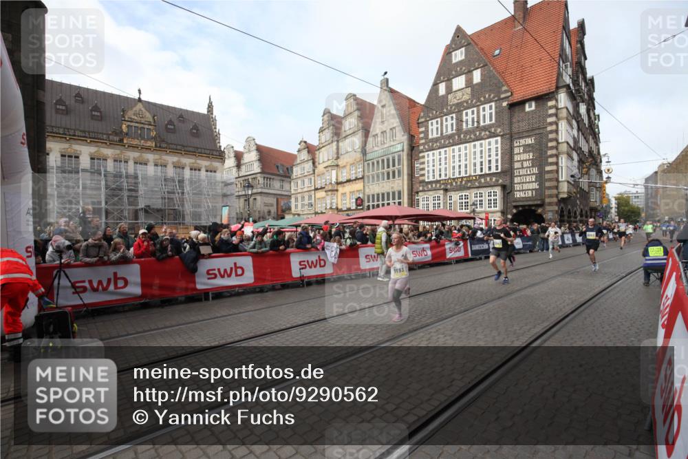 05.10.2025 - 20. swb-Marathon Bremen Yannick Fuchs http://msf.ph/oto/9290562 05.10.2025 10:50:04 Ziel 9676, 9693, 9803, 10543, 10868, 10946 meine-sportfotos.de