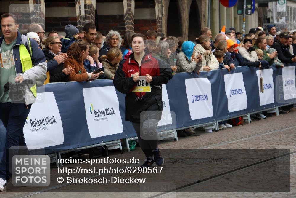 05.10.2025 - 20. swb-Marathon Bremen Strokosch-Dieckow http://msf.ph/oto/9290567 05.10.2025 11:24:54 Ziel 10096, 10133 meine-sportfotos.de