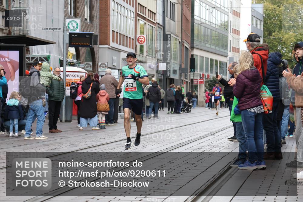 05.10.2025 - 20. swb-Marathon Bremen Strokosch-Dieckow http://msf.ph/oto/9290611 05.10.2025 12:36:59 Ziel 302, 909, 953, 1101, 302, 909, 953, 1101 meine-sportfotos.de