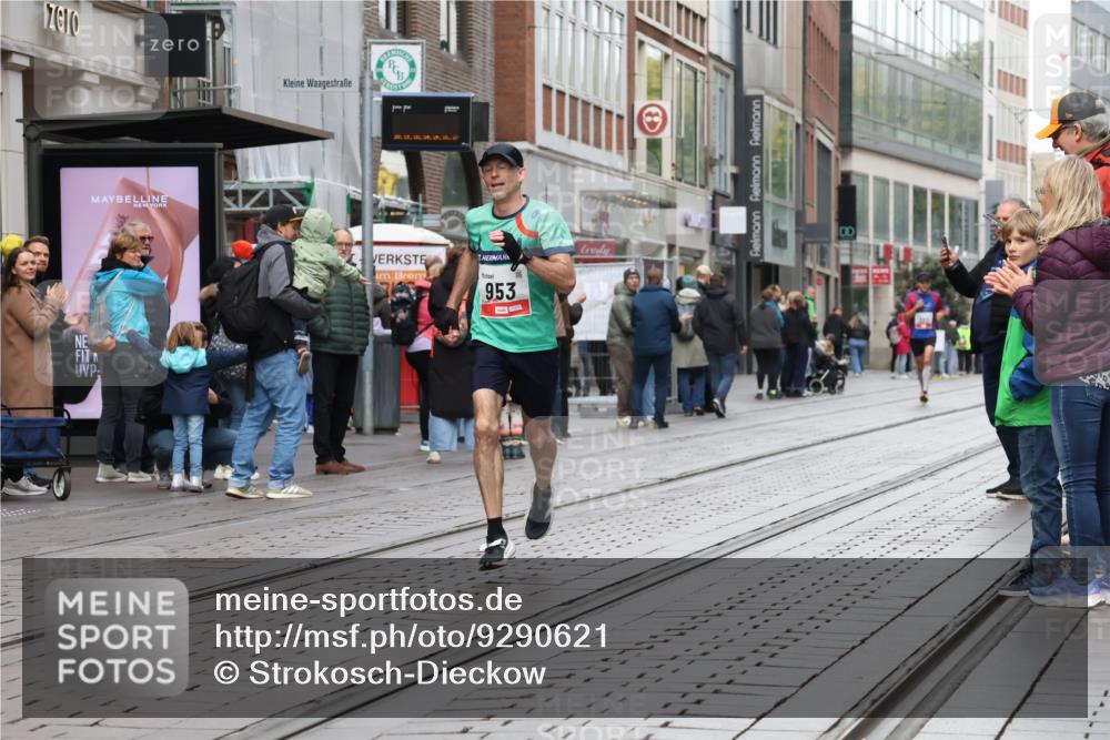 05.10.2025 - 20. swb-Marathon Bremen Strokosch-Dieckow http://msf.ph/oto/9290621 05.10.2025 12:36:59 Ziel 302, 909, 953, 1101, 302, 909, 953, 1101 meine-sportfotos.de