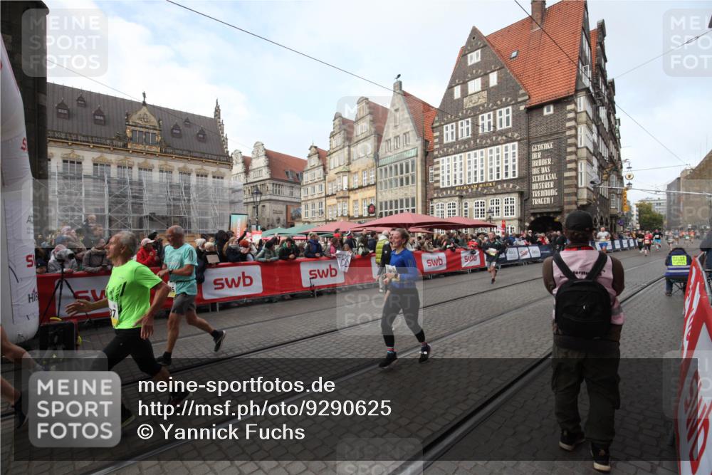 05.10.2025 - 20. swb-Marathon Bremen Yannick Fuchs http://msf.ph/oto/9290625 05.10.2025 10:50:13 Ziel 9485, 9645, 9689, 9787, 10246, 11104, 11208, 11288, 11295 meine-sportfotos.de