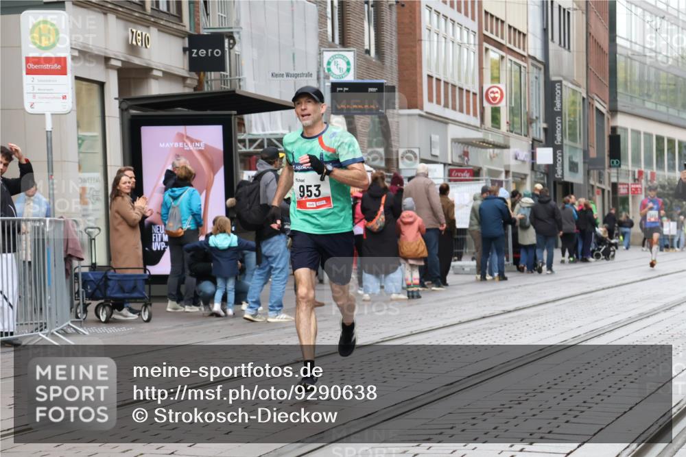 05.10.2025 - 20. swb-Marathon Bremen Strokosch-Dieckow http://msf.ph/oto/9290638 05.10.2025 12:37:00 Ziel 302, 953, 1101, 302, 953, 1101 meine-sportfotos.de
