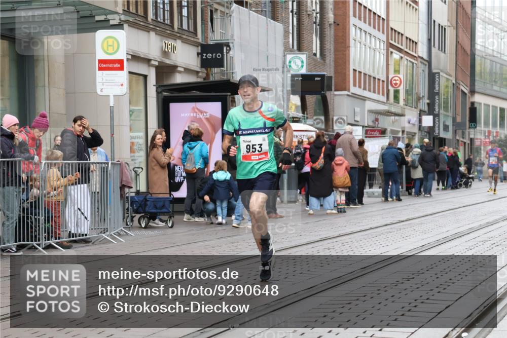 05.10.2025 - 20. swb-Marathon Bremen Strokosch-Dieckow http://msf.ph/oto/9290648 05.10.2025 12:37:00 Ziel 302, 953, 1101, 302, 953, 1101 meine-sportfotos.de