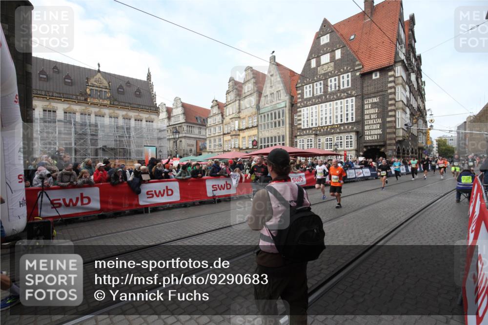 05.10.2025 - 20. swb-Marathon Bremen Yannick Fuchs http://msf.ph/oto/9290683 05.10.2025 10:50:28 Ziel 8866, 9740, 10066, 10537, 10638, 10923, 11022, 11239, 11241, 11254, 11298, 11460, 11531, 11740 meine-sportfotos.de