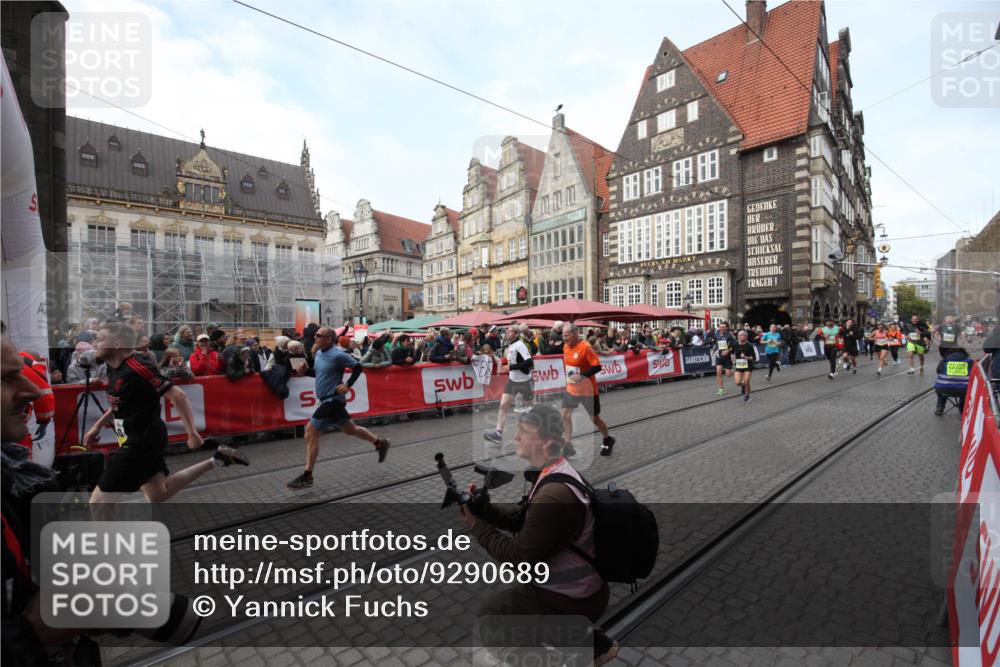 05.10.2025 - 20. swb-Marathon Bremen Yannick Fuchs http://msf.ph/oto/9290689 05.10.2025 10:50:29 Ziel 8866, 9740, 10066, 10537, 10638, 11022, 11239, 11241, 11254, 11298, 11344, 11460, 11531, 11740 meine-sportfotos.de
