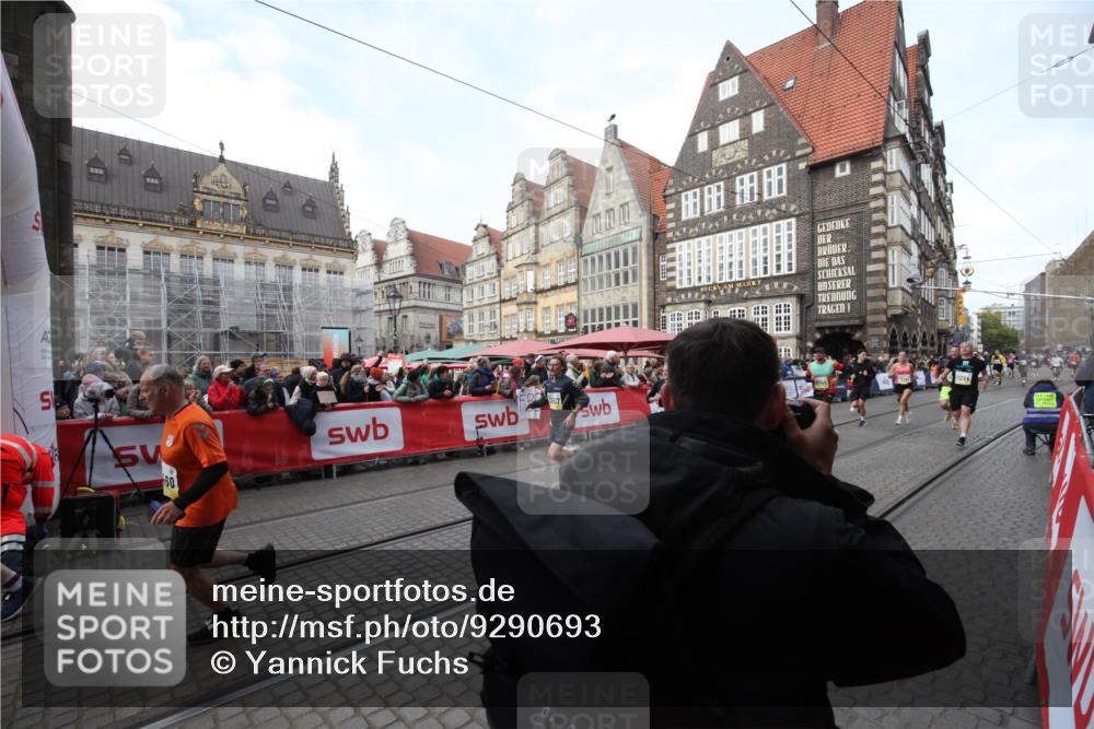 05.10.2025 - 20. swb-Marathon Bremen Yannick Fuchs http://msf.ph/oto/9290693 05.10.2025 10:50:30 Ziel 8866, 10066, 10537, 10638, 11022, 11239, 11241, 11254, 11298, 11344, 11460, 11531, 11660, 11740 meine-sportfotos.de
