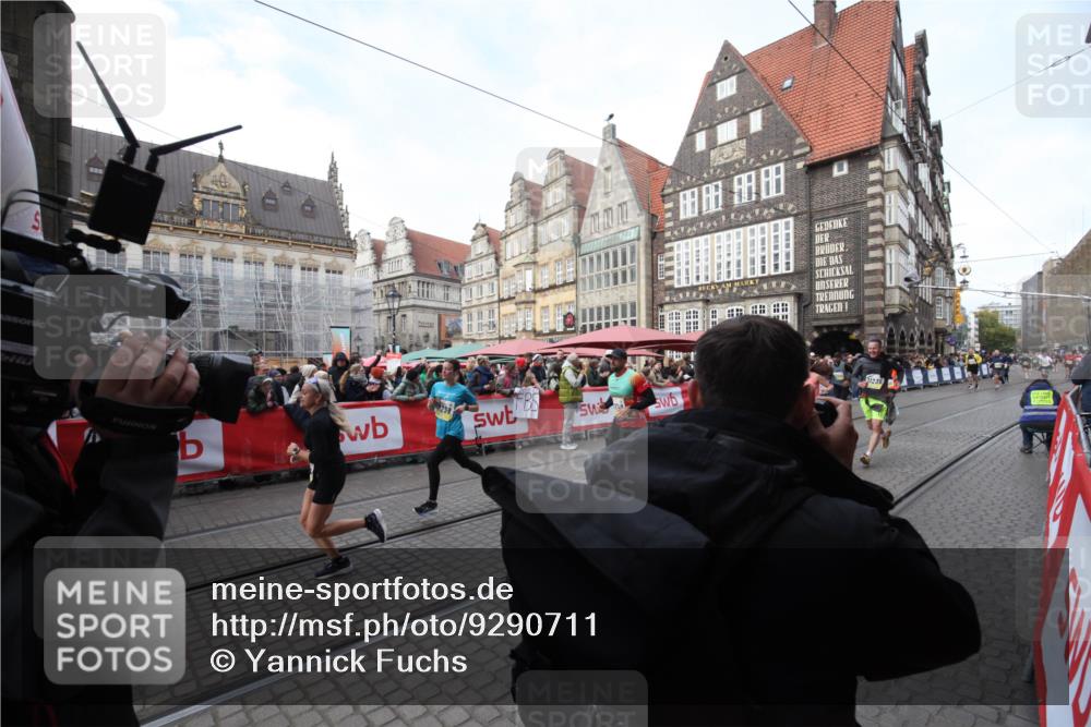 05.10.2025 - 20. swb-Marathon Bremen Yannick Fuchs http://msf.ph/oto/9290711 05.10.2025 10:50:32 Ziel 9337, 10066, 10199, 10638, 11239, 11241, 11254, 11298, 11344, 11531, 11660, 11740 meine-sportfotos.de