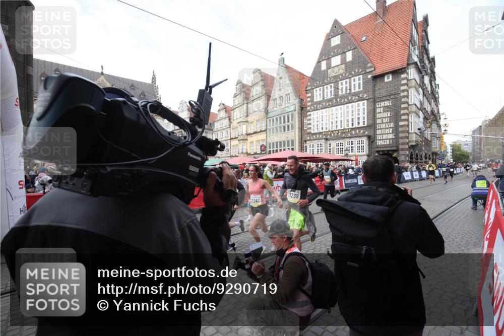 05.10.2025 - 20. swb-Marathon Bremen Yannick Fuchs http://msf.ph/oto/9290719 05.10.2025 10:50:33 Ziel 9337, 10066, 10199, 10638, 11239, 11241, 11344, 11660, 11740 meine-sportfotos.de