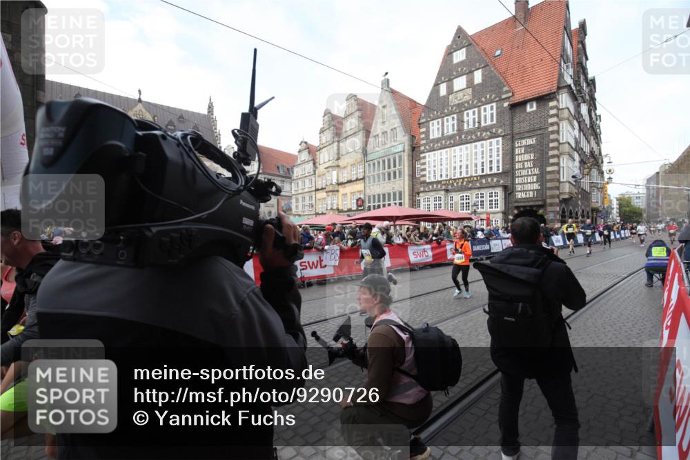 05.10.2025 - 20. swb-Marathon Bremen Yannick Fuchs http://msf.ph/oto/9290726 05.10.2025 10:50:34 Ziel 9337, 10066, 10199, 10638, 11239, 11241, 11344, 11660 meine-sportfotos.de