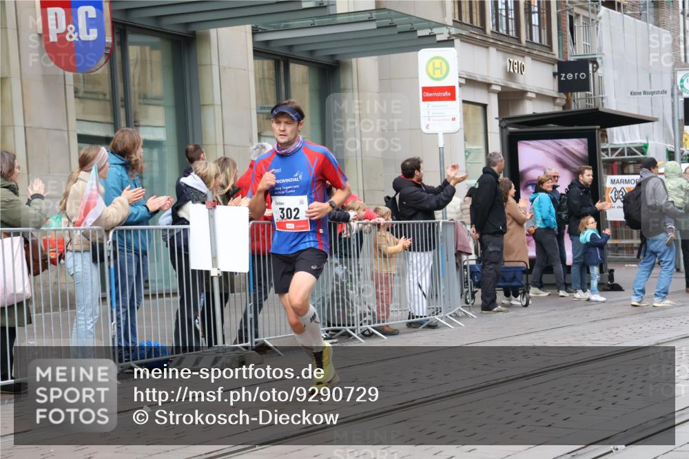 05.10.2025 - 20. swb-Marathon Bremen Strokosch-Dieckow http://msf.ph/oto/9290729 05.10.2025 12:37:11 Ziel 302, 1101, 302, 1101 meine-sportfotos.de