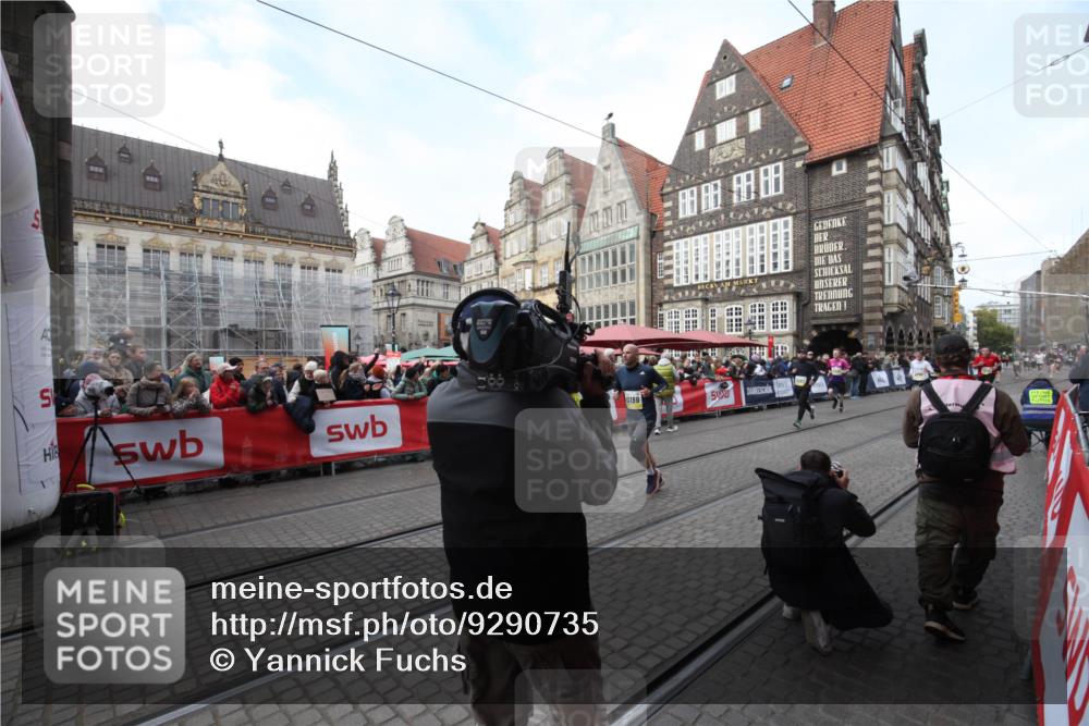 05.10.2025 - 20. swb-Marathon Bremen Yannick Fuchs http://msf.ph/oto/9290735 05.10.2025 10:50:37 Ziel 9267, 9299, 9337, 9986, 10199, 10251, 11466 meine-sportfotos.de