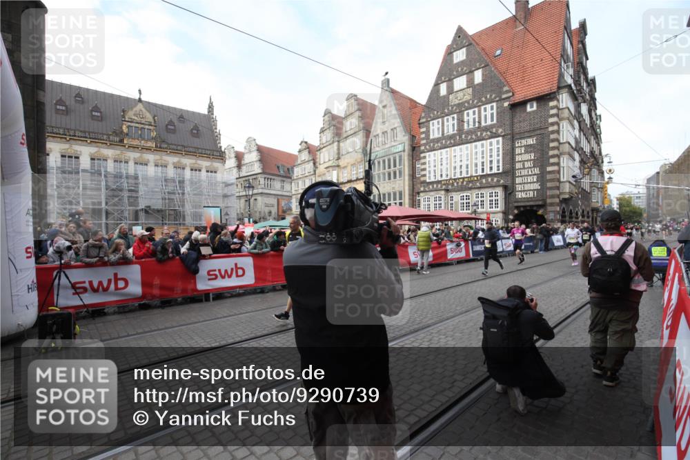 05.10.2025 - 20. swb-Marathon Bremen Yannick Fuchs http://msf.ph/oto/9290739 05.10.2025 10:50:38 Ziel 9267, 9299, 9337, 9986, 10199, 10251, 11466 meine-sportfotos.de