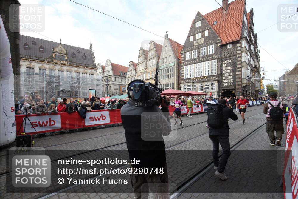 05.10.2025 - 20. swb-Marathon Bremen Yannick Fuchs http://msf.ph/oto/9290748 05.10.2025 10:50:39 Ziel 9267, 9299, 9578, 9986, 10251, 11466 meine-sportfotos.de