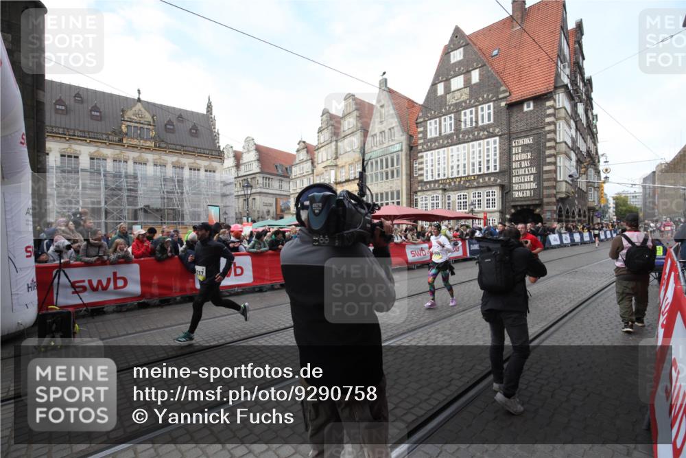 05.10.2025 - 20. swb-Marathon Bremen Yannick Fuchs http://msf.ph/oto/9290758 05.10.2025 10:50:40 Ziel 9267, 9299, 9578, 9986, 10251, 11062, 11466 meine-sportfotos.de
