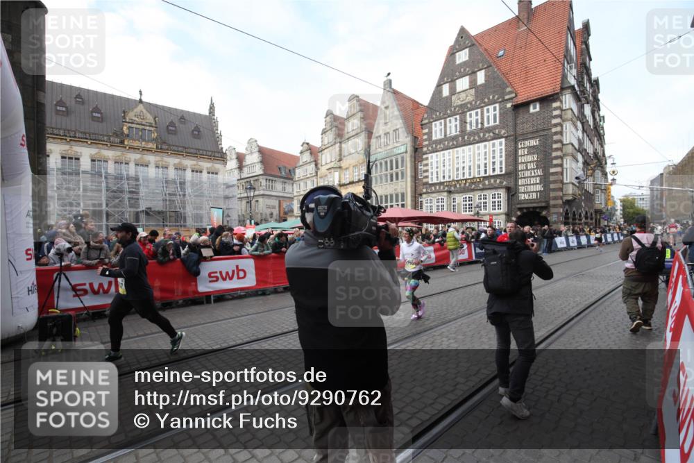 05.10.2025 - 20. swb-Marathon Bremen Yannick Fuchs http://msf.ph/oto/9290762 05.10.2025 10:50:40 Ziel 9267, 9299, 9578, 9986, 10251, 11062, 11466 meine-sportfotos.de