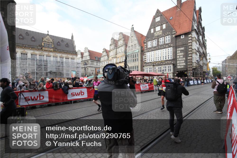 05.10.2025 - 20. swb-Marathon Bremen Yannick Fuchs http://msf.ph/oto/9290765 05.10.2025 10:50:41 Ziel 9267, 9299, 9578, 9986, 10251, 11062, 11466 meine-sportfotos.de
