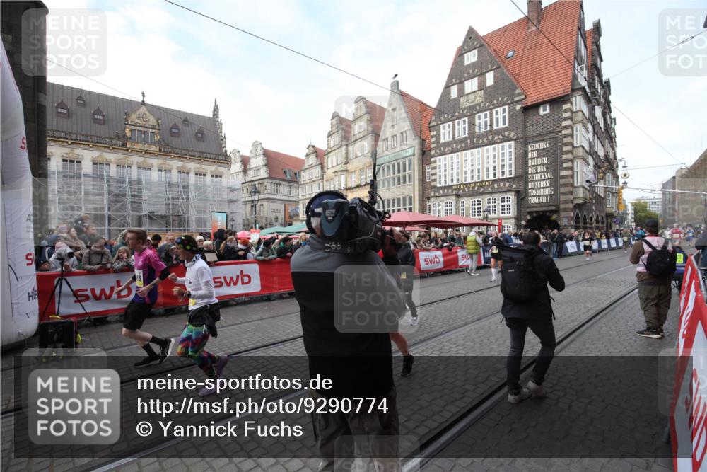 05.10.2025 - 20. swb-Marathon Bremen Yannick Fuchs http://msf.ph/oto/9290774 05.10.2025 10:50:41 Ziel 9267, 9299, 9578, 9986, 10251, 11062, 11466 meine-sportfotos.de