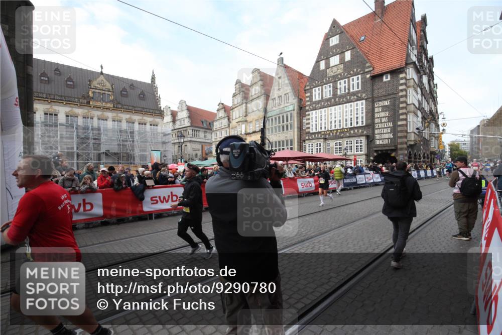 05.10.2025 - 20. swb-Marathon Bremen Yannick Fuchs http://msf.ph/oto/9290780 05.10.2025 10:50:42 Ziel 9299, 9578, 9986, 10251, 11062, 11466 meine-sportfotos.de